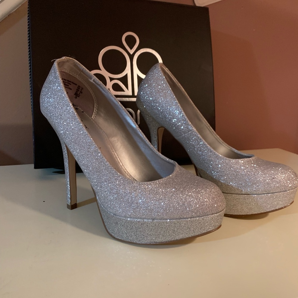 NEW HEELS NWOT